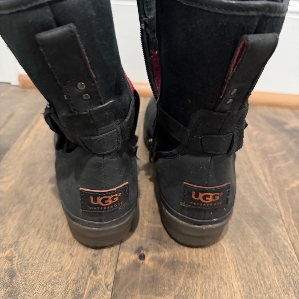 UGG Simmen Black Leather Boots - Picture 3 of 6
